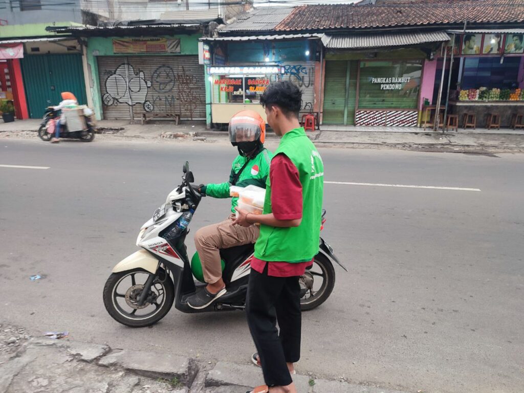 Berbagi Kebaikan Nasi Box Jumat Berkah untuk Sesama