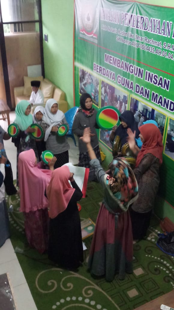Giat Seni Menghiasi Rutinitas Kantor YAPIM