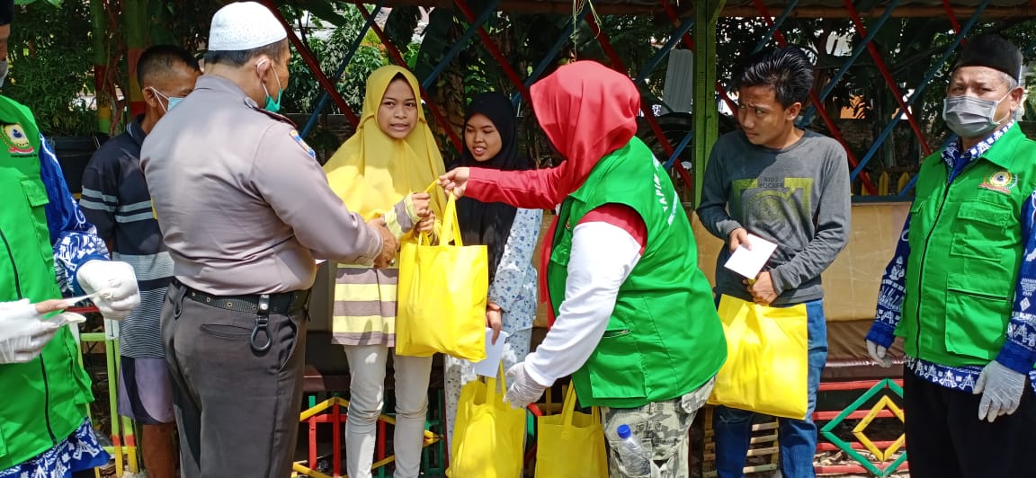 BAKTI SOSIAL DOOR TO DOOR YAPIM UNTUK YATIM DHUAFA
