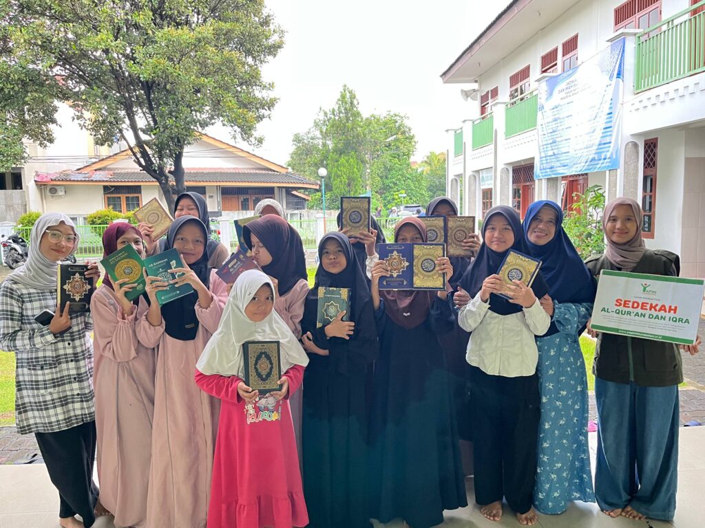 wakaf 100 Al-Qur’an dan Iqro Tangerang