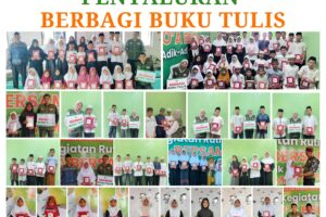 embagian buku tulis untuk anak yatim dan dhuafa oleh YAPIM Foundation