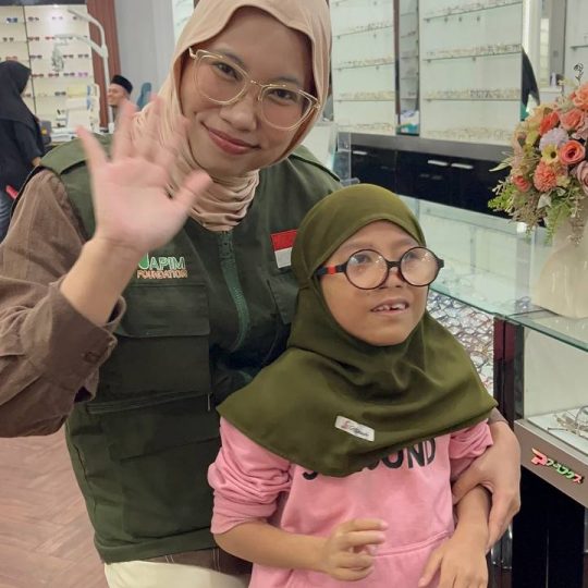 penyaluran kacamata gratis untuk Alifah